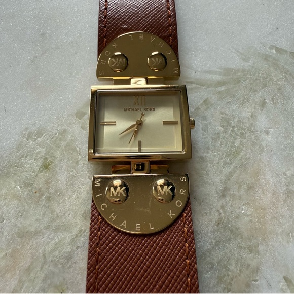 Michael Kors Gold and Brown Men's Watch - Picture 3 of 10